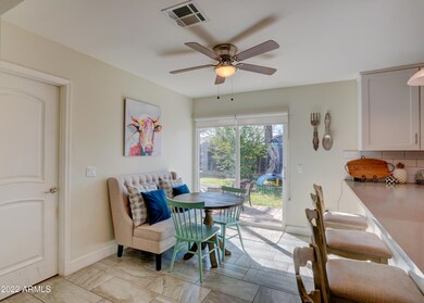Breakfast Nook & Breakfast Bar