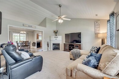 547 Pennyfields Ln, Clover, SC 29710 - photo 5