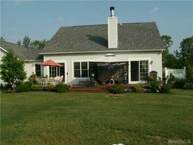 Exterior Back Summertime Photo