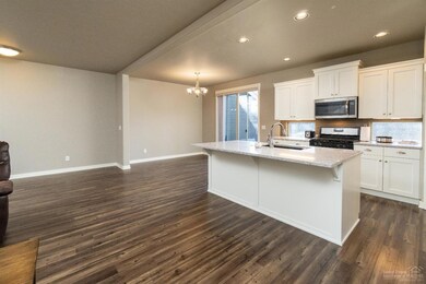 60491 Hedgewood Ln, Bend, OR 97702 - photo 4