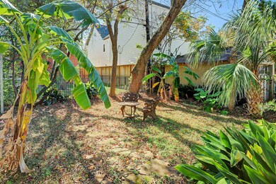 1647 Hawthorne St, Houston, TX 77006 - photo 4