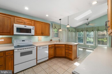 5822 Heron Dr, Halethorpe, MD 21227 - photo 2