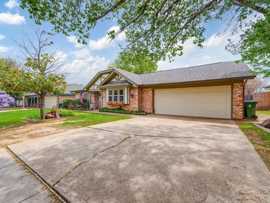 425 Mountainview Dr, Hurst, TX 76054 - photo 4