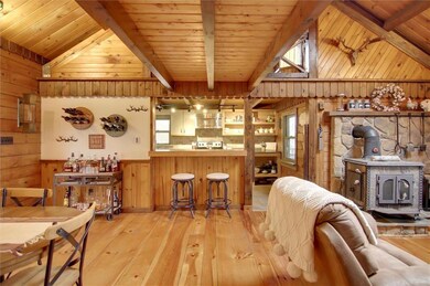 Kitchen with Breakfast bar