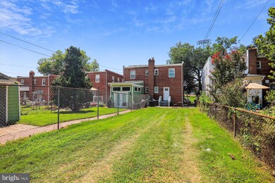 586 Nicholson St NE, Washington, DC 20011 - photo 4