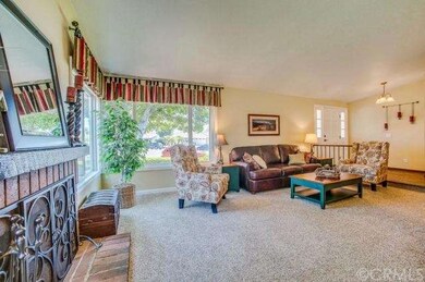 LIVING ROOM AND WINDOW TO SEE THE NEIGHBORHOOD.  