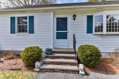 832 Putnam Ave, Cotuit, MA 02635 - photo 4