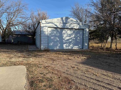 630 Linden St, Sutherland, NE 69165 - photo 5