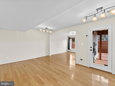 13599 Bathgate Dr, Herndon, VA 20171 - photo 5