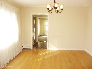 623 Amity St, Lowell, MI 49331 - photo 4