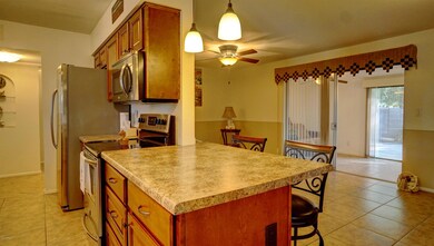 7 - Kitchen Breakfast Bar