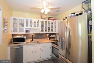 13107 Dumbarton Dr, Rockville, MD 20853 - photo 6