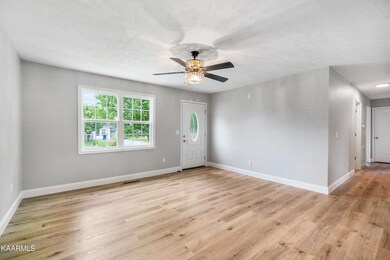 537 Dillon St, Crossville, TN 38555 - photo 4