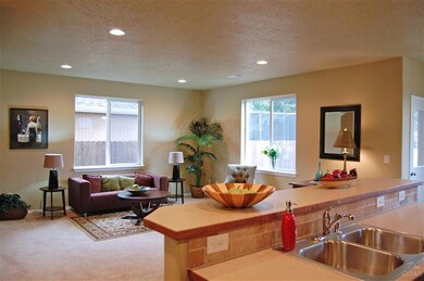 736 NW Green Forest Cir unit HS 22, Redmond, OR 97756 - photo 6