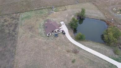 181 Grays Creek Cir, Ennis, TX 75119 - photo 2