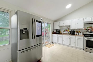 6024 Winterberry Dr, Galloway, OH 43119 - photo 5