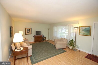 13126 Melville Ln, Fairfax, VA 22033 - photo 4