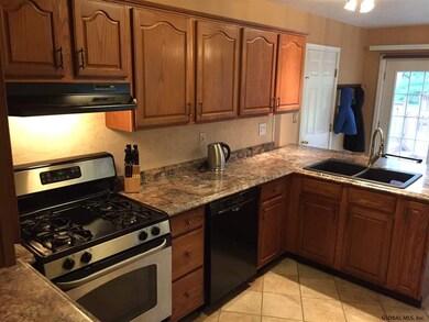 127 Butternut Dr, Schenectady, NY 12309 - photo 3