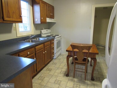 203 W 5th Ave, Ranson, WV 25438 - photo 5