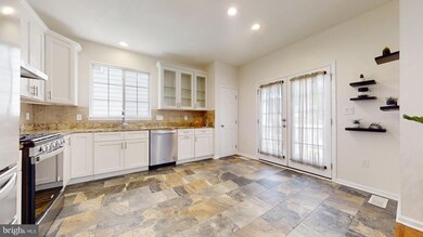 8826 Carpenters Hall Dr, Lorton, VA 22079 - photo 4