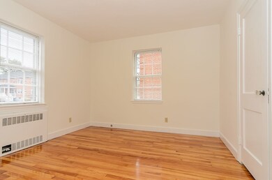 31 Hammond Pond Pkwy unit 1, Chestnut Hill, MA 02467 - photo 6