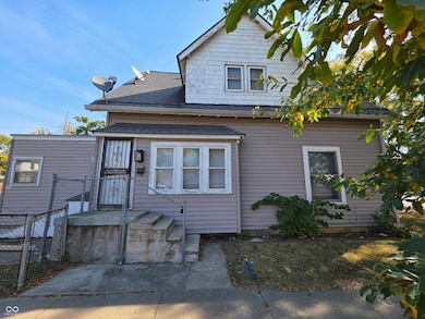 4502 Unit 2 E Washington St, Indianapolis, IN 46201 - photo 2