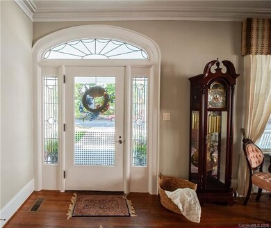 437 Walnut St, Statesville, NC 28677 - photo 5