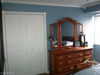 1074 Spencer St NE, Grand Rapids, MI 49505 - photo 3