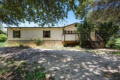 157 Lowrey Cir, Springtown, TX 76082 - photo 3