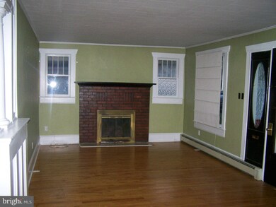 409 N Massanutten St, Strasburg, VA 22657 - photo 2