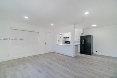 7800 Byron Ave unit 4, Miami Beach, FL 33141 - photo 4