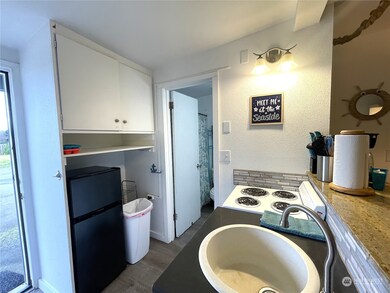 759 Ocean Shores Blvd NW unit D, Ocean Shores, WA 98569 - photo 3