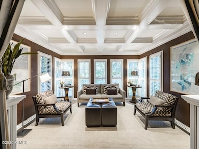 5_Living-Room_640x480_3589007
