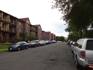 120 Devon Loop unit 4, Staten Island, NY 10314 - photo 4