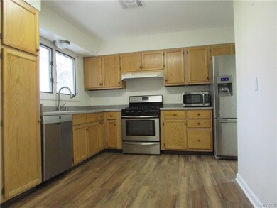 Updated kitchen, all appliances stay!
