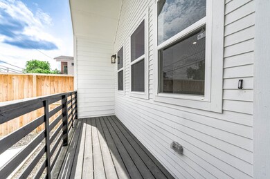 213 E 38th St, Houston, TX 77018 - photo 5