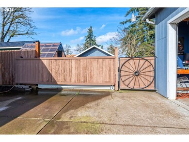 33497 Scott Ave, Creswell, OR 97426 - photo 2