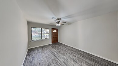 11738 Somerset Ln, Houston, TX 77093 - photo 4