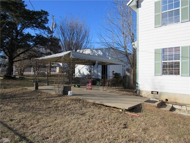 705 E. Aquarius - front yard and patio