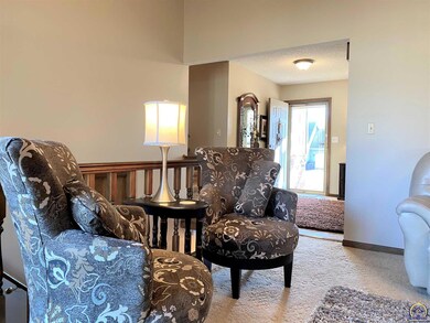 816 SE 42nd Terrace, Topeka, KS 66609 - photo 5