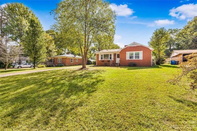 645 Holland Dr, Statesville, NC 28677 - photo 2