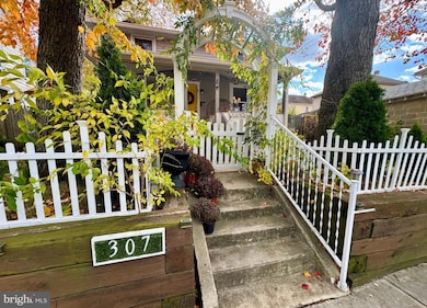 307 Johnson Ave, Upper Chichester, PA 19061 - photo 3