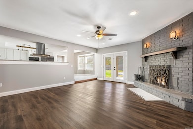 1408 W Callahan Dr, Rogers, AR 72758 - photo 2