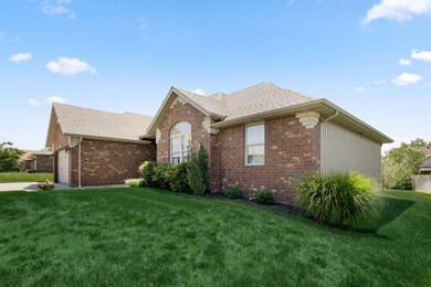 812 E Roubidoux St, Nixa, MO 65714 - photo 3