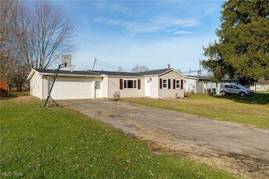 12122 Eaton Blvd, Grafton, OH 44044 - photo 2