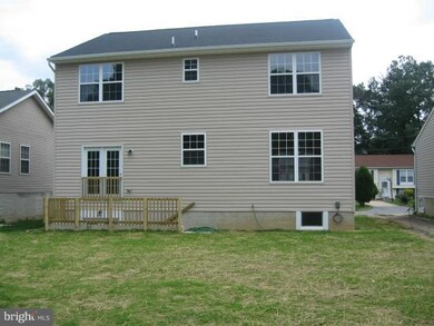 8610 Chestnut Ridge Dr, Laurel, MD 20707 - photo 4