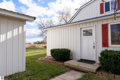 3949 Bard Rd, Beaverton, MI 48612 - photo 3