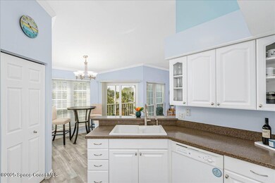 Kitchen & dining