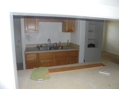 720 Pine St, Waukegan, IL 60085 - photo 5