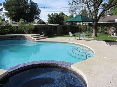 pool_spa looking to grassy area